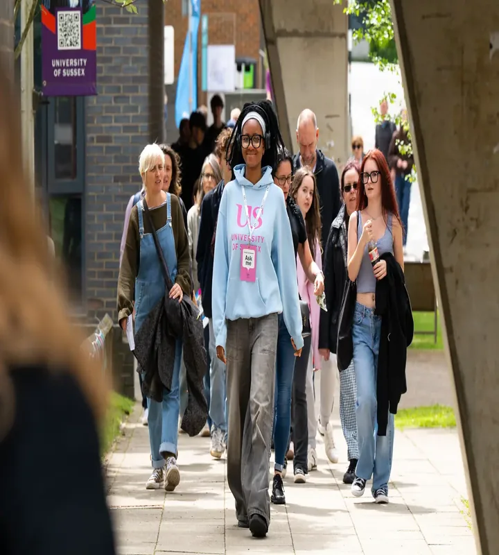 Студенты University of Sussex на кампусе в Фалмере